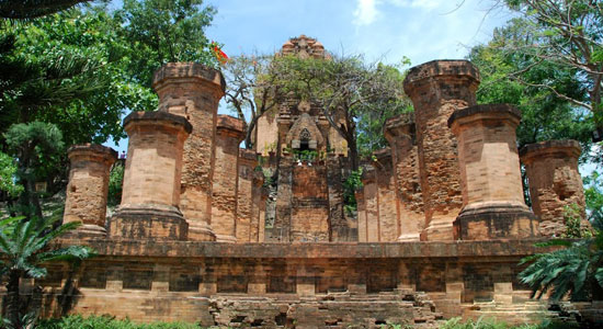 Tổng quan kiến trúc tháp Bà Ponagar du lịch Nha Trang